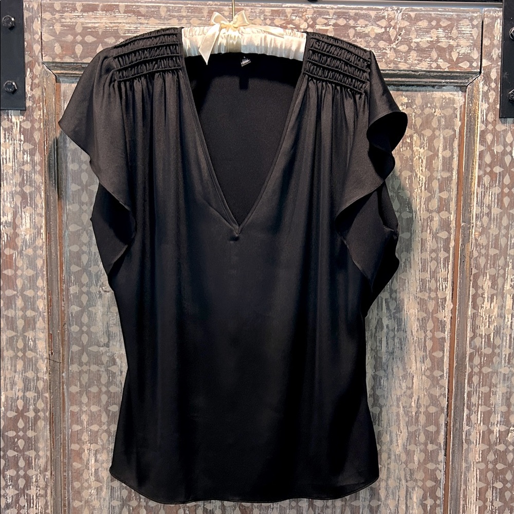 White House Black Market V Neck Flutter Sleeve Tp Size L